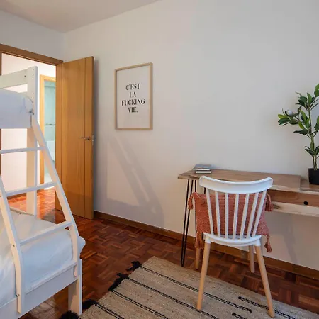 Elegantes Colores En El Puerto By Vigo