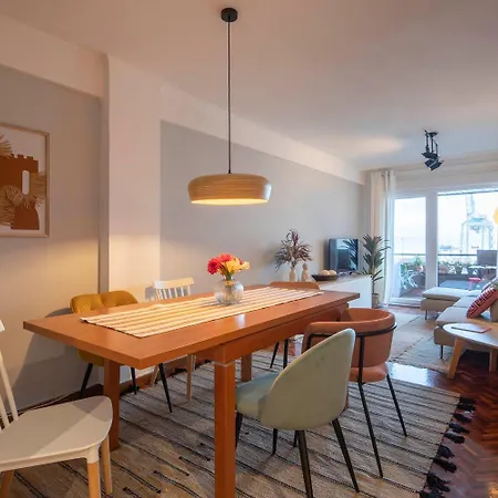 Elegantes Colores En El Puerto By